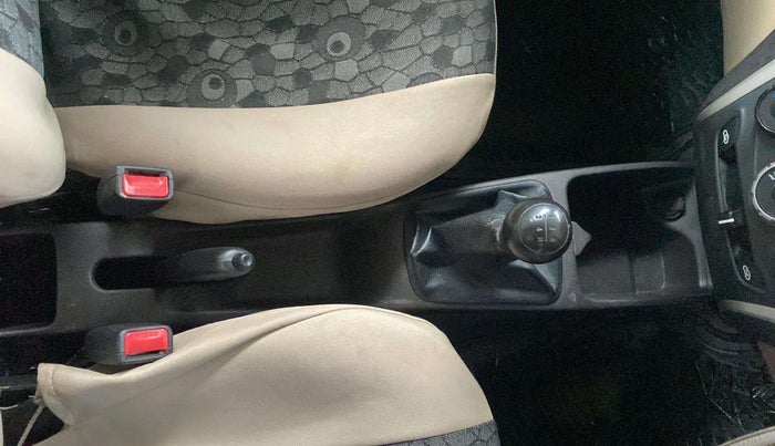 2017 Hyundai Eon ERA +, Petrol, Manual, 33,152 km, Gear Lever