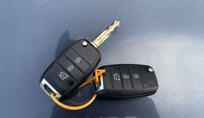 2020 KIA SONET HTK PLUS 1.0 DCT, Petrol, Automatic, 56,345 km, Key Close Up