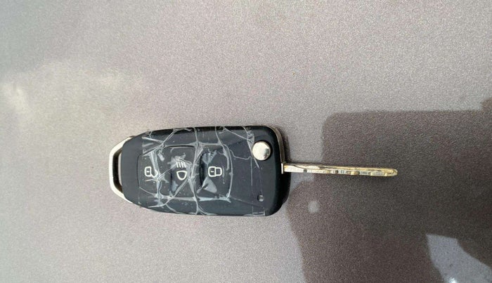 2018 Tata Tiago XT PETROL, Petrol, Manual, 26,800 km, Key Close Up