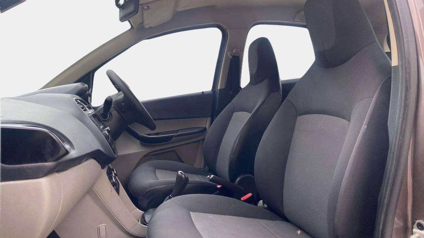 2018 Tata Tiago XT PETROL, Petrol, Manual, 26,800 km, Right Side Front Door Cabin