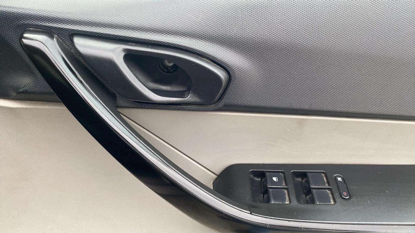 2018 Tata Tiago XT PETROL, Petrol, Manual, 26,800 km, Driver Side Door Panels Control