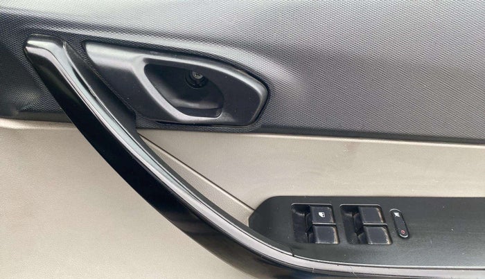 2018 Tata Tiago XT PETROL, Petrol, Manual, 26,800 km, Driver Side Door Panels Control