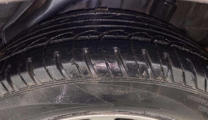 2012 Honda Brio V MT, Petrol, Manual, 60,015 km, Left Rear Tyre Tread