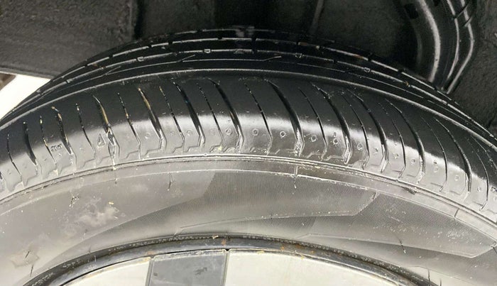 2021 Nissan MAGNITE XL, Petrol, Manual, 57,569 km, Right Rear Tyre Tread