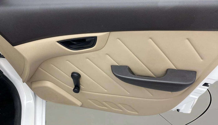 2014 Hyundai Eon D-LITE+, Petrol, Manual, 64,032 km, Driver Side Door Panels Control