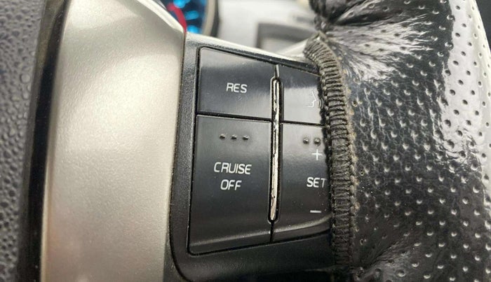 2018 Mahindra XUV500 W7, Diesel, Manual, 83,915 km, Adaptive Cruise Control