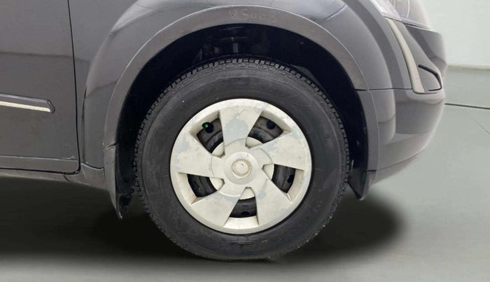 2018 Mahindra XUV500 W7, Diesel, Manual, 83,915 km, Right Front Wheel