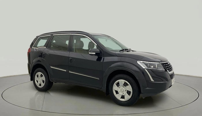 2018 Mahindra XUV500 W7, Diesel, Manual, 83,915 km, Right Front Diagonal