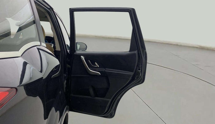 2018 Mahindra XUV500 W7, Diesel, Manual, 83,915 km, RHS Rear Door