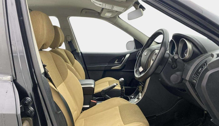 2018 Mahindra XUV500 W7, Diesel, Manual, 83,915 km, Right Side Front Door Cabin