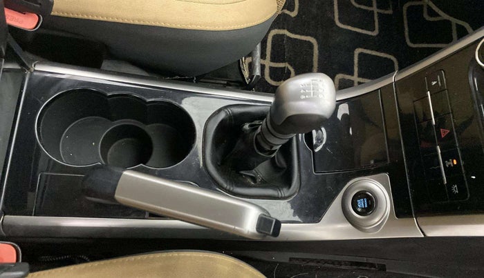 2018 Mahindra XUV500 W7, Diesel, Manual, 83,915 km, Gear Lever