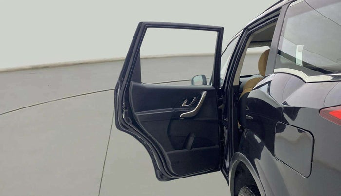 2018 Mahindra XUV500 W7, Diesel, Manual, 83,915 km, LHS Rear Door