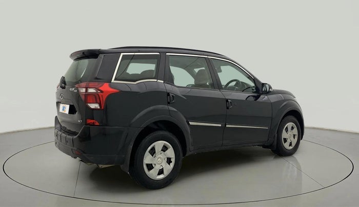 2018 Mahindra XUV500 W7, Diesel, Manual, 83,915 km, Right Back Diagonal