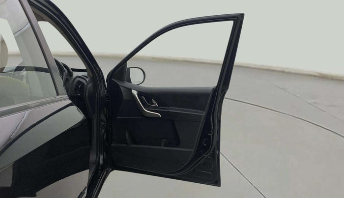 2018 Mahindra XUV500 W7, Diesel, Manual, 83,915 km, RHS Front Door