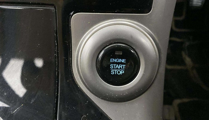 2018 Mahindra XUV500 W7, Diesel, Manual, 83,915 km, Right Side Rear Door Cabin