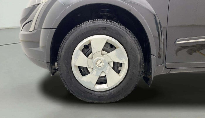 2018 Mahindra XUV500 W7, Diesel, Manual, 83,915 km, Left Front Wheel