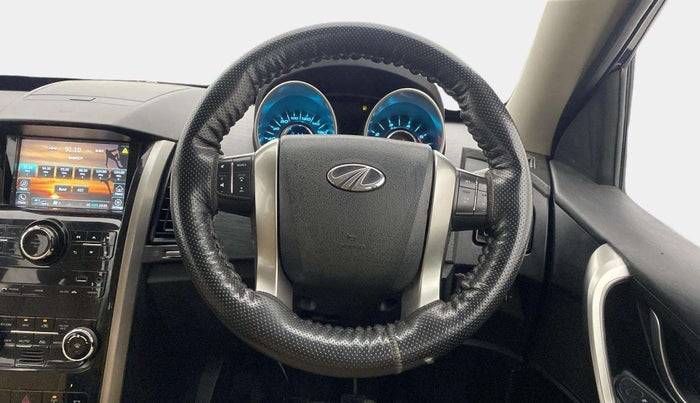 2018 Mahindra XUV500 W7, Diesel, Manual, 83,915 km, Steering Wheel Close Up
