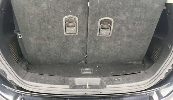 2018 Mahindra XUV500 W7, Diesel, Manual, 83,915 km, Boot Inside
