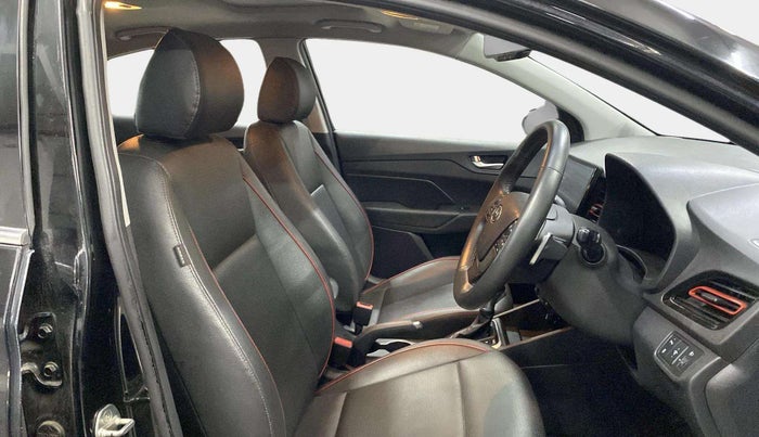 2020 Hyundai Verna SX (O) 1.0 TURBO DCT, Petrol, Automatic, 28,715 km, Right Side Front Door Cabin