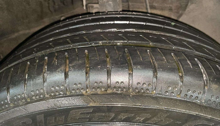 2020 Hyundai Verna SX (O) 1.0 TURBO DCT, Petrol, Automatic, 28,715 km, Right Front Tyre Tread