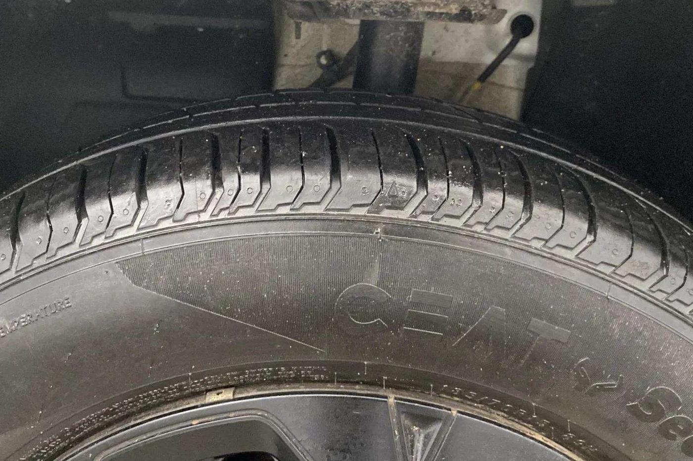2024 Tata PUNCH ADVENTURE MT, Petrol, Manual, 20,487 km, Left Front Tyre Tread