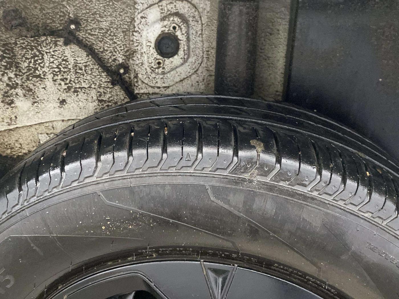2024 Tata PUNCH ADVENTURE MT, Petrol, Manual, 20,487 km, Left Rear Tyre Tread