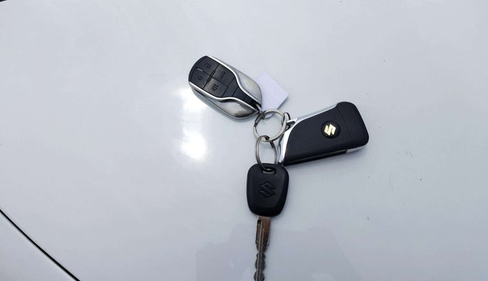 2022 Maruti Swift LXI, Petrol, Manual, 25,649 km, Key Close Up