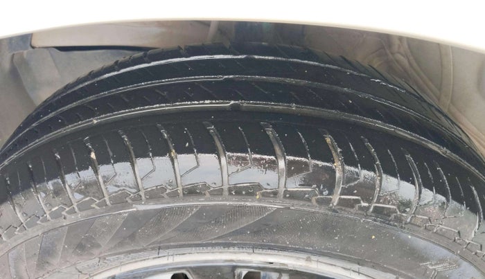 2022 Maruti Swift LXI, Petrol, Manual, 25,649 km, Left Front Tyre Tread
