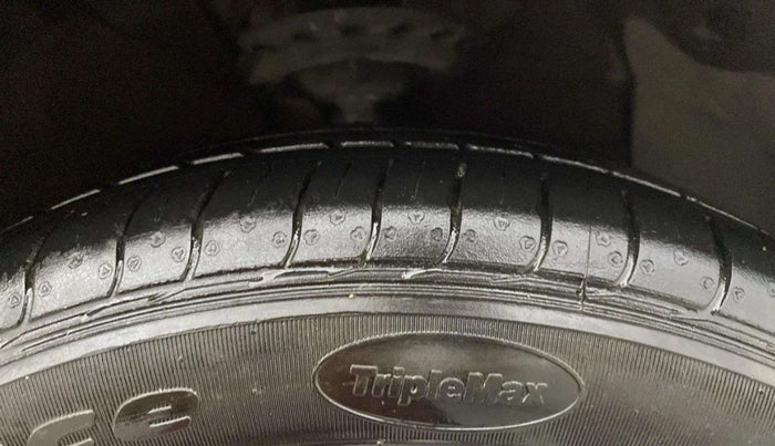 2015 Hyundai Xcent SX 1.2, Petrol, Manual, 80,255 km, Right Front Tyre Tread