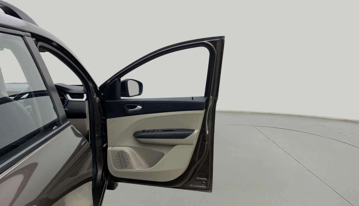 2023 Renault TRIBER RXZ AMT DUAL TONE, Petrol, Automatic, 31,074 km, RHS Front Door