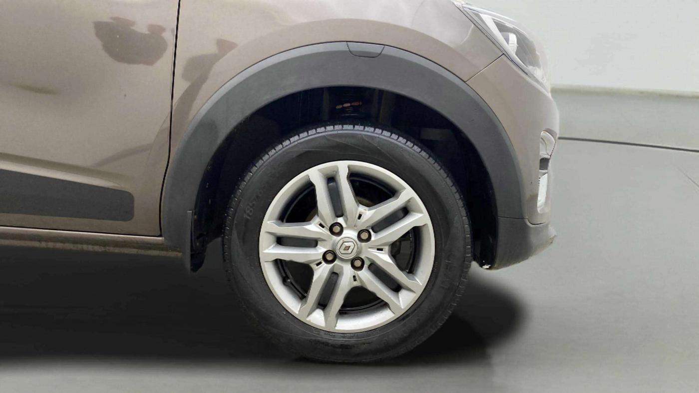 2023 Renault TRIBER RXZ AMT DUAL TONE, Petrol, Automatic, 31,074 km, Right Front Wheel