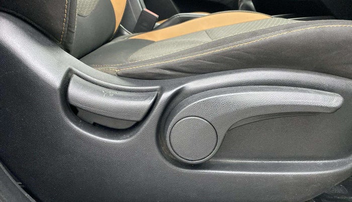 2018 Hyundai Creta SX PLUS 1.6 PETROL DUAL TONE, Petrol, Manual, 60,431 km, Driver Side Adjustment Panel