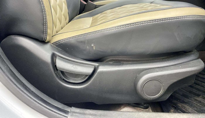 2019 Hyundai Grand i10 ASTA 1.2 KAPPA VTVT, Petrol, Manual, 80,821 km, Driver Side Adjustment Panel