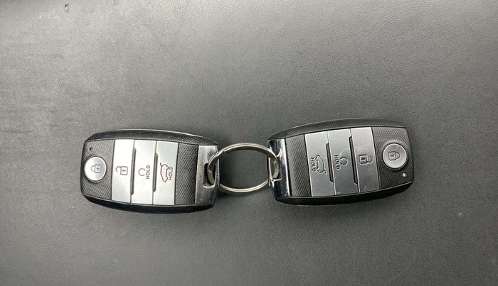 2023 KIA SONET HTK PLUS 1.0 TURBO PETROL IMT, Petrol, Manual, 41,596 km, Key Close Up