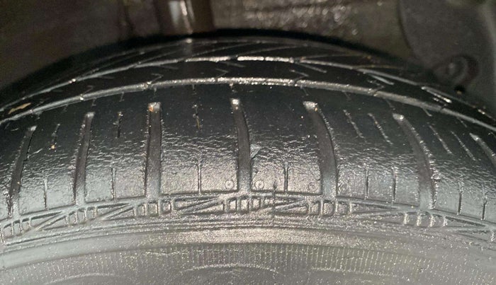 2018 Hyundai Grand i10 SPORTZ AT 1.2 KAPPA VTVT, Petrol, Automatic, 42,510 km, Right Front Tyre Tread
