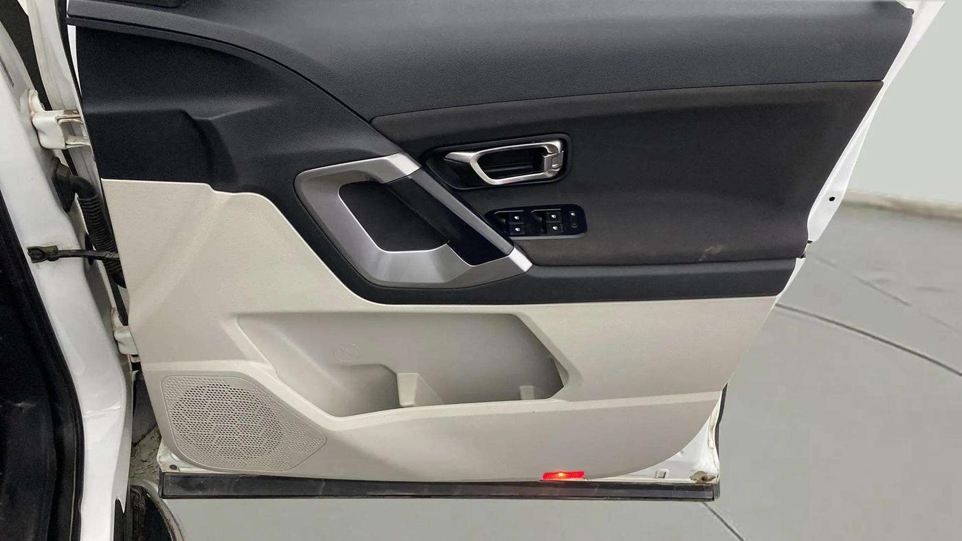 2021 Tata Safari XT PLUS, Diesel, Manual, 58,292 km, Driver Side Door Panels Control