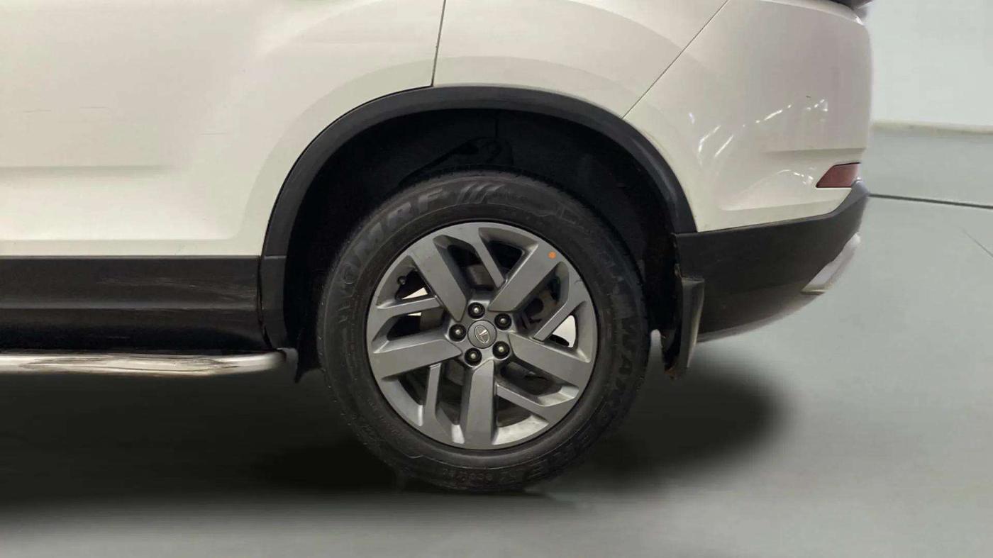 2021 Tata Safari XT PLUS, Diesel, Manual, 58,292 km, Left Rear Wheel
