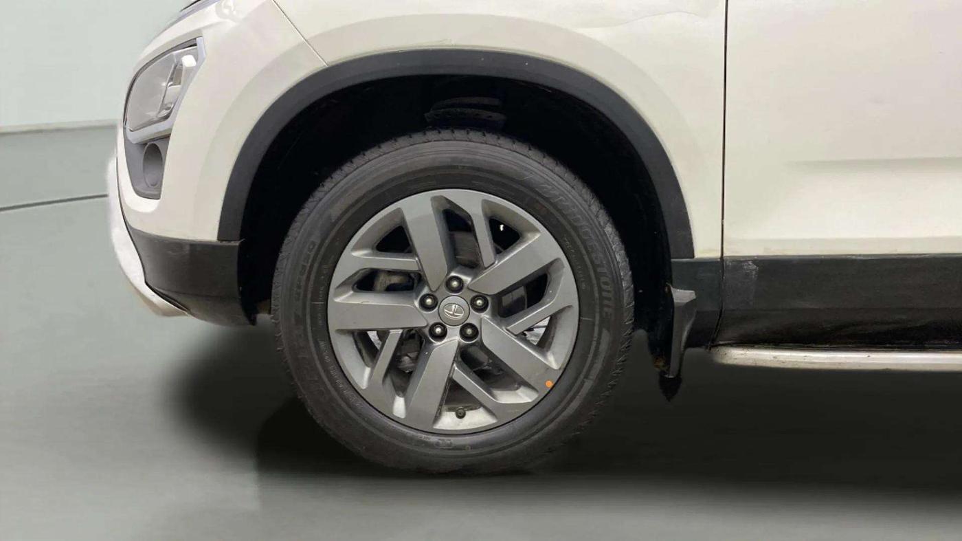 2021 Tata Safari XT PLUS, Diesel, Manual, 58,292 km, Left Front Wheel