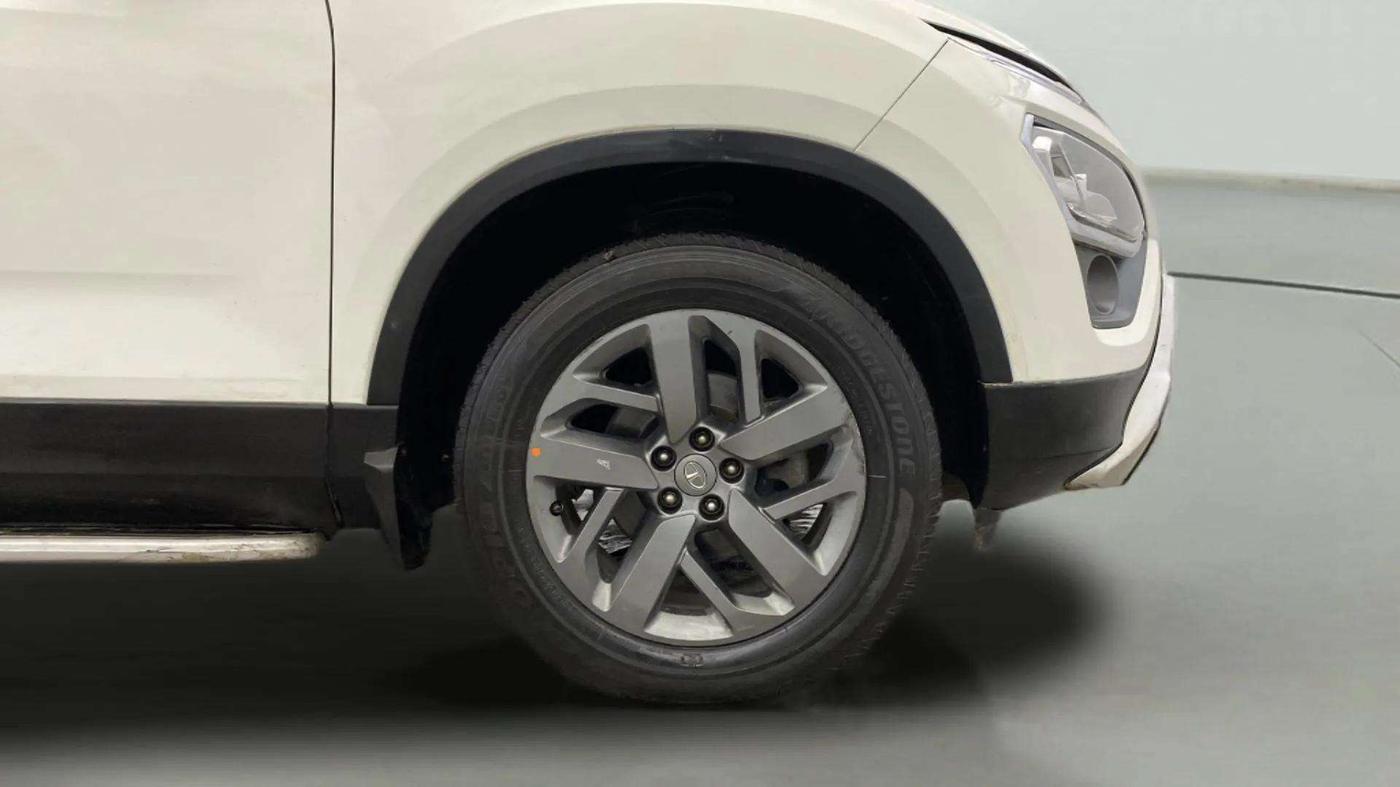 2021 Tata Safari XT PLUS, Diesel, Manual, 58,292 km, Right Front Wheel