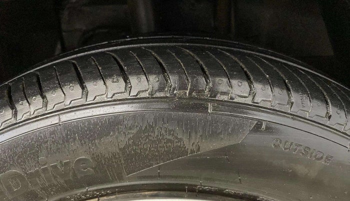 2018 Tata NEXON XT DIESEL, Diesel, Manual, 72,510 km, Right Front Tyre Tread