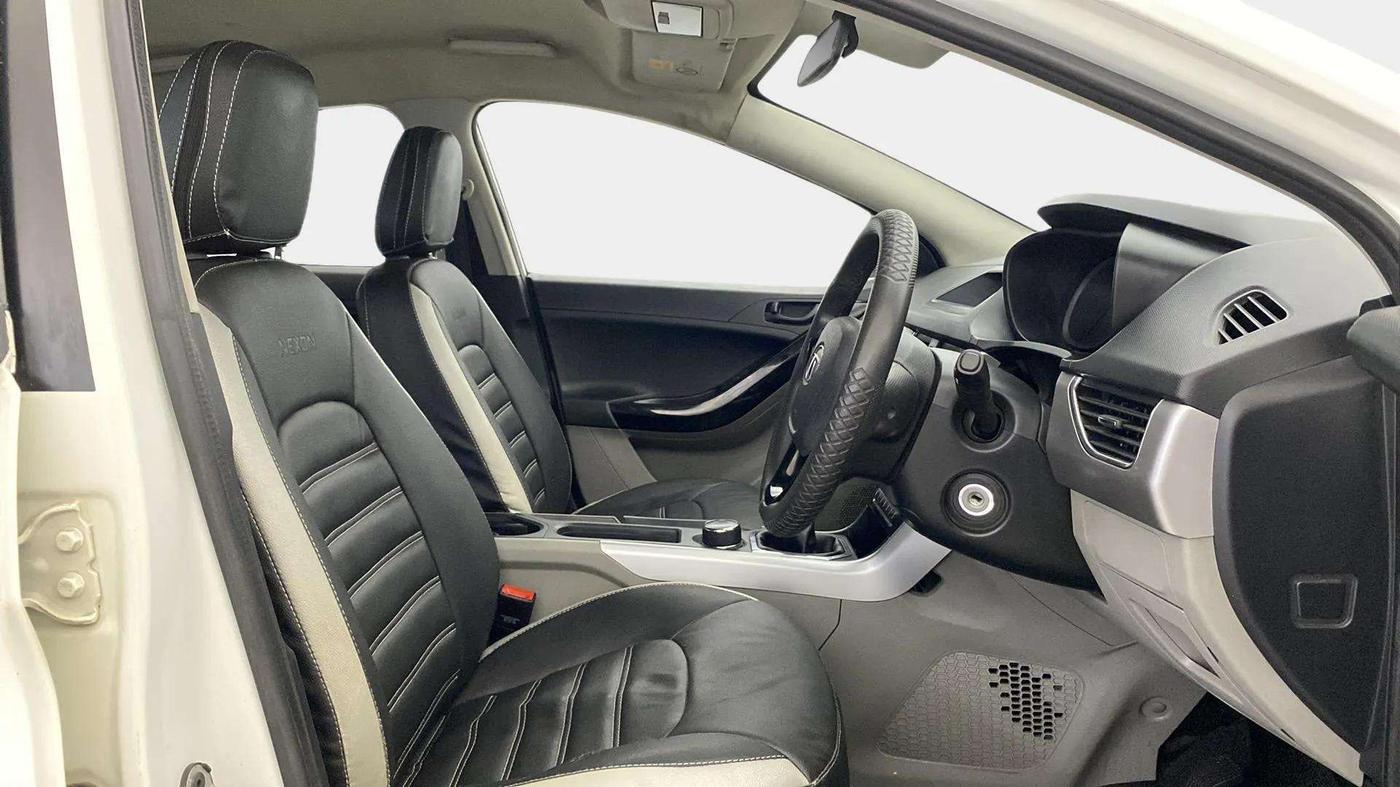 2018 Tata NEXON XT DIESEL, Diesel, Manual, 72,498 km, Right Side Front Door Cabin