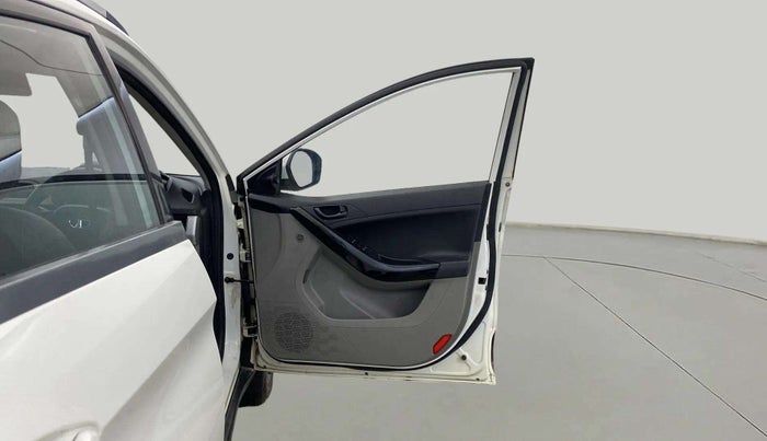 2018 Tata NEXON XT DIESEL, Diesel, Manual, 72,510 km, RHS Front Door