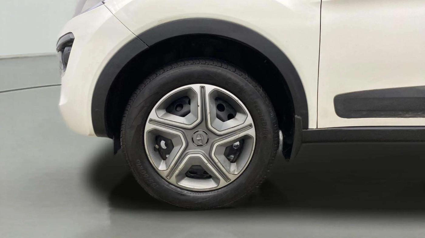 2018 Tata NEXON XT DIESEL, Diesel, Manual, 72,498 km, Left Front Wheel