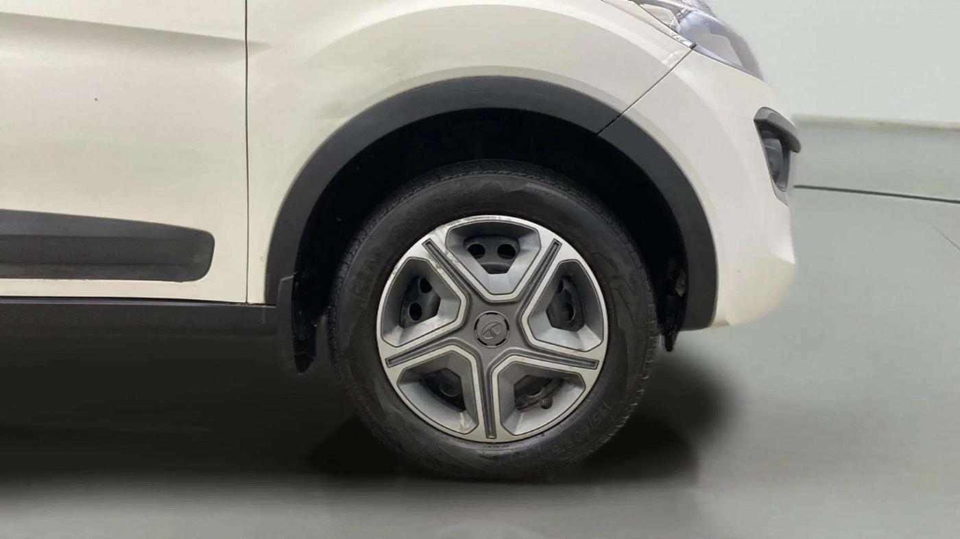 2018 Tata NEXON XT DIESEL, Diesel, Manual, 72,498 km, Right Front Wheel