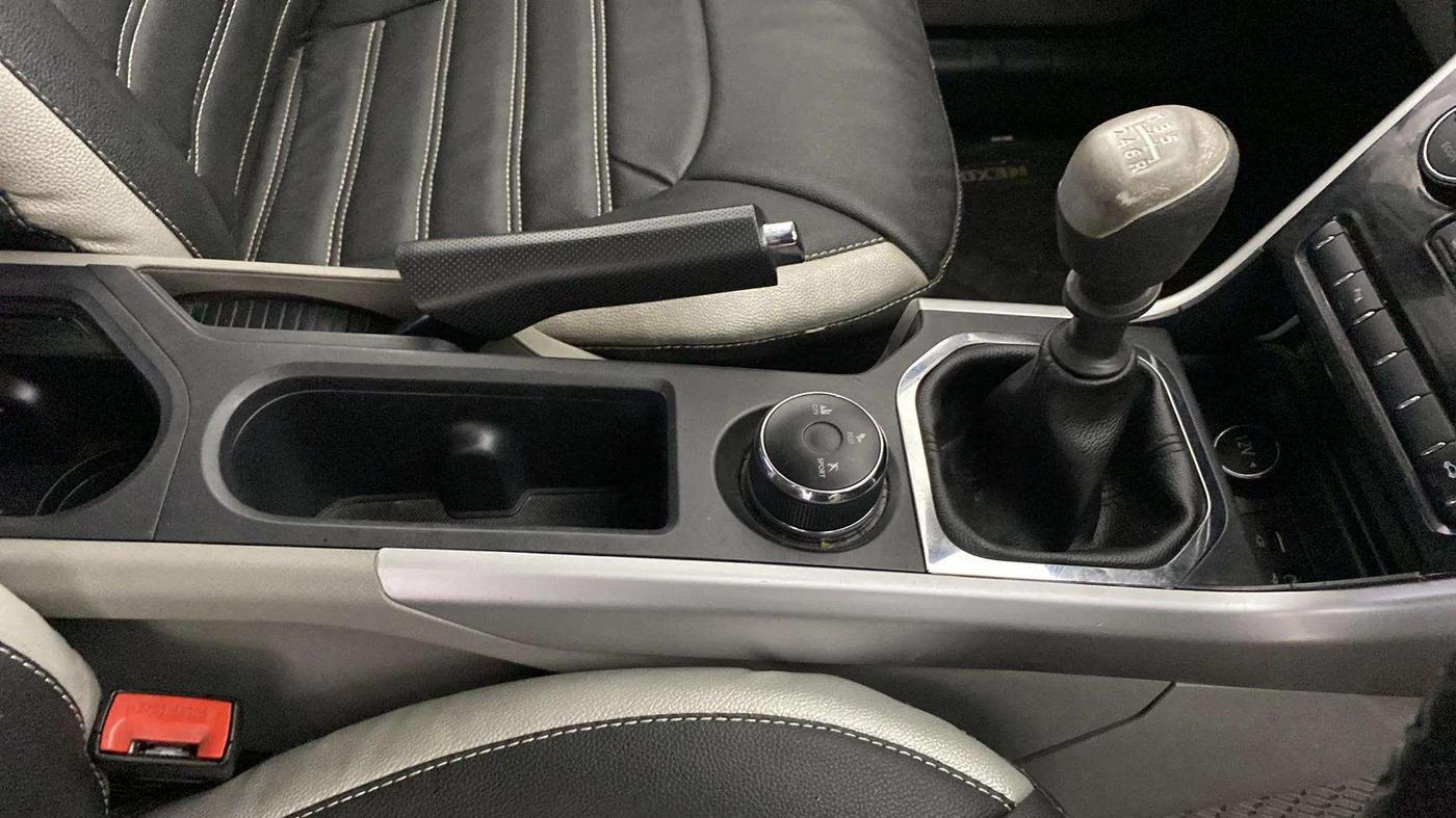 2018 Tata NEXON XT DIESEL, Diesel, Manual, 72,498 km, Gear Lever