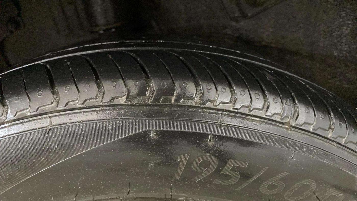 2018 Tata NEXON XT DIESEL, Diesel, Manual, 72,498 km, Right Rear Tyre Tread