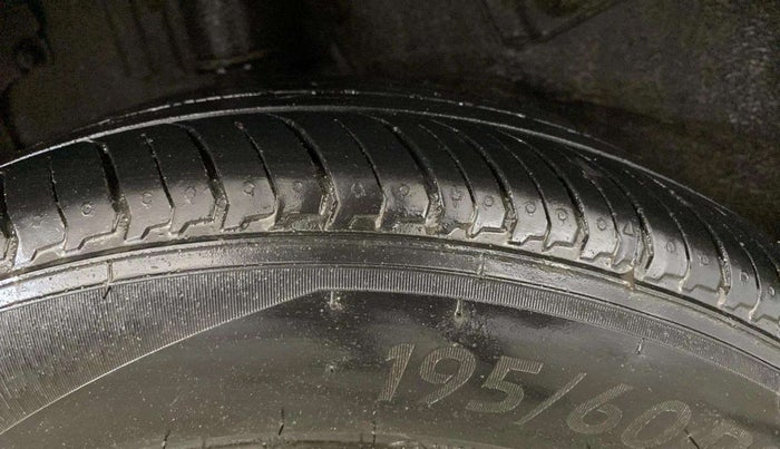 2018 Tata NEXON XT DIESEL, Diesel, Manual, 72,510 km, Right Rear Tyre Tread