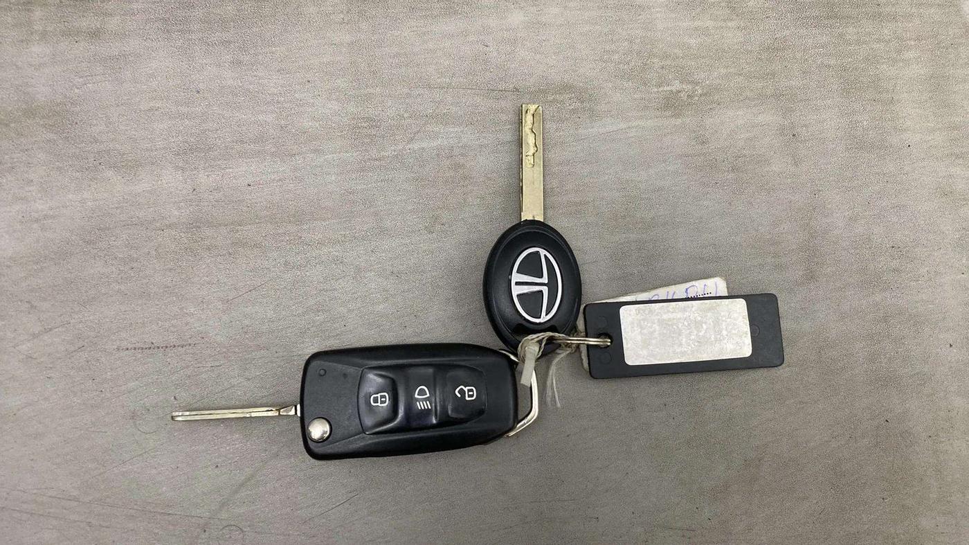 2018 Tata NEXON XT DIESEL, Diesel, Manual, 72,498 km, Key Close Up