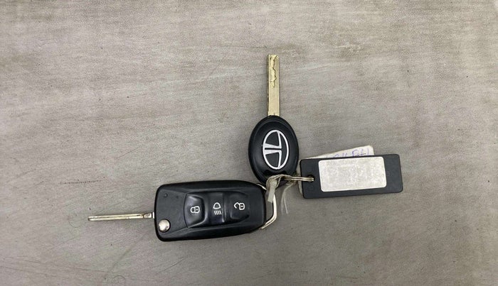 2018 Tata NEXON XT DIESEL, Diesel, Manual, 72,510 km, Key Close Up