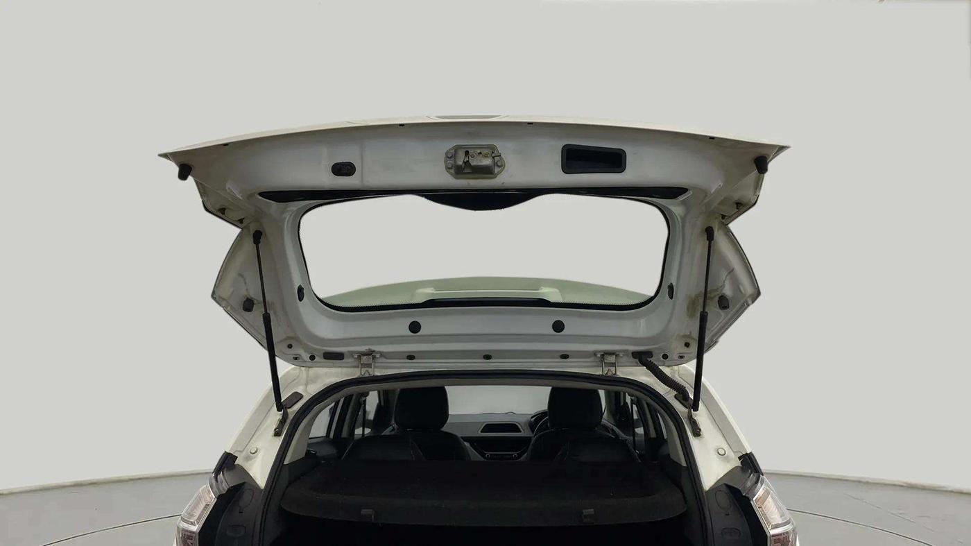 2018 Tata NEXON XT DIESEL, Diesel, Manual, 72,498 km, Boot Door Open